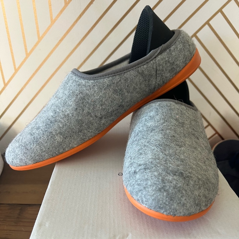 Mahabis Classic Gray Slipper with Orange Sole